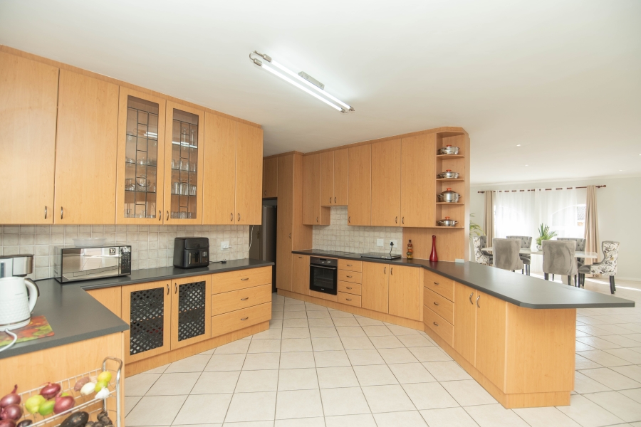 4 Bedroom Property for Sale in Summerstrand Eastern Cape